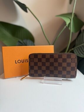 Louis Vuitton ‘Zippy Wallet in Damier Ebene’